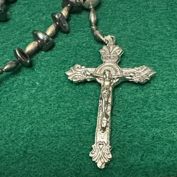 Stunning Silver Plated Rosary With Hematite - Picture 2 of 6